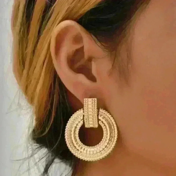 Textured Light Weight Gold Tone Statement Hoop Earrings - Picture 1 of 4